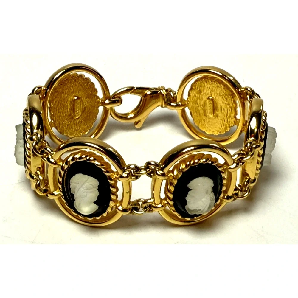 Vintage 7.5" Burberrys Burberry Black & White Gold Tone Cameo Link Bracelet - Picture 1 of 8